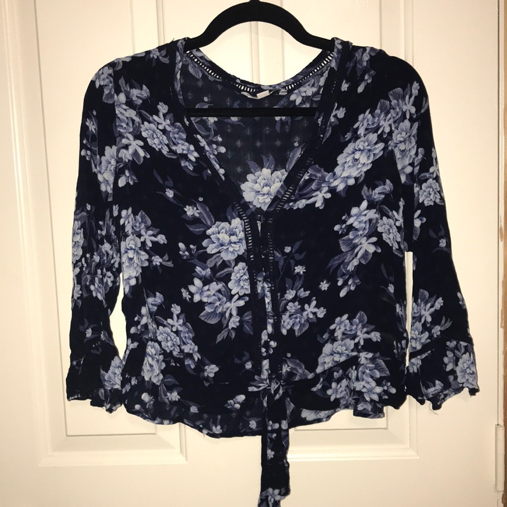 3/4 sleeve navy AE crop top